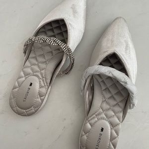 Brand New -  Birdies the Swan - Snow Crystal Bracelet Flats